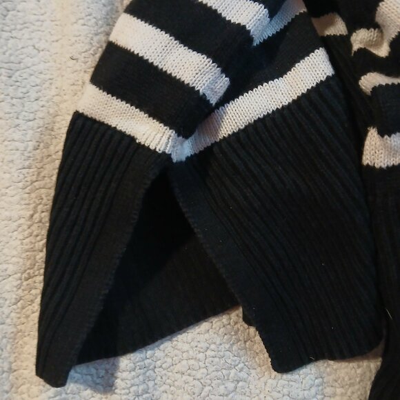 GAP Women's  Boxy Black and White Striped Sweater  SZ S - Picture 8 of 10